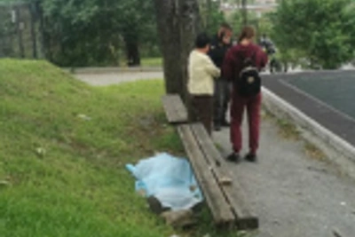 Прохожий умер на территории школы во Владивостоке