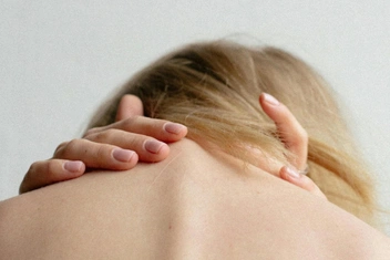 Мозг в стрессе, тело в порядке: как тревога маскируется под физические болезни