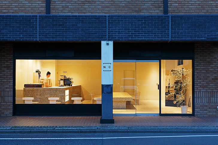 Аскетичное кафе в Японии (фото 7)