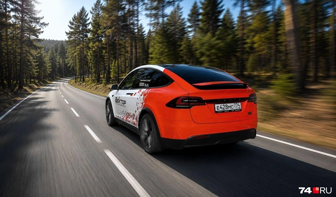 В России автопилот Tesla&nbsp;— это, скорее, набор помощников водителю, а не автономная система | Источник: Артем Краснов, chatgpt