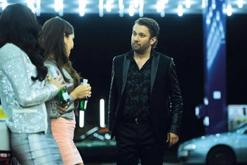 Немецкий телеведущий годами создавал порнофейки своей жены и показывал знакомым. Как жертве пережить подобное?