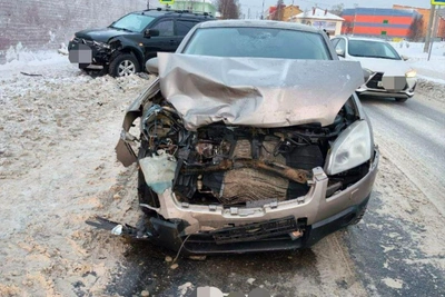 Driver Injured After Entering Oncoming Lane in Murmansk Region