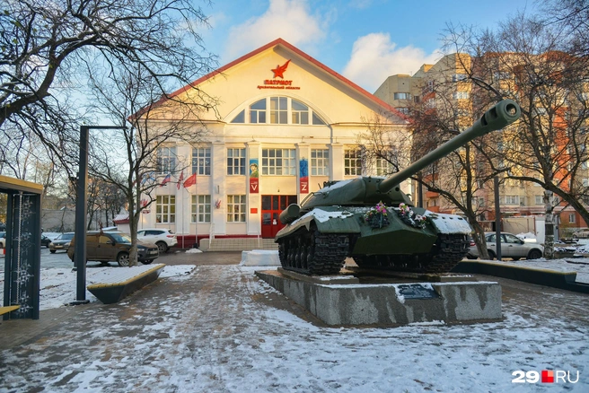 Танк установили в 2012 году, до этого он стоял на постаменте в Лесной речке, а также хранился на складе | Источник: Иван Митюшёв