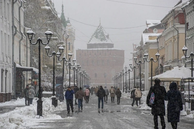 Нижний Новгород переживает апрельскую зиму с сугробами и лужами
