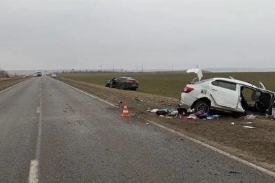 Лобовое ДТП Renault и BMW на трассе Ставрополь-Астрахань