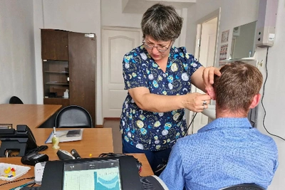 Врач-сурдолог из Хабаровска приняла около 30 пациентов в Приамурье