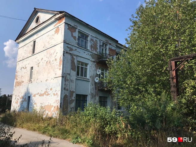 Неподалеку жилой дом | Источник: Сергей Федосеев