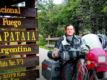 «У пенсии есть преимущества». 77-летний американец хочет объехать мир на мотоцикле, начнет с Испании