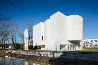 Бетонная церковь Алваро Сизы во Франции (фото 3.1)