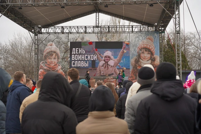 У сцены — яблоку негде упасть | Источник: Администрация ЦПКиО