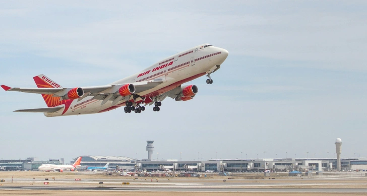 Самолет Air India протаранил общежитие | www.starhit.ru