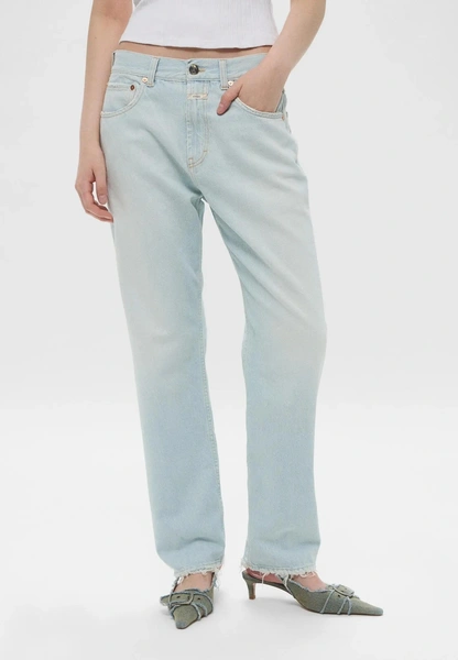 5 лучших способов стилизации джинсов зимой 2026 года