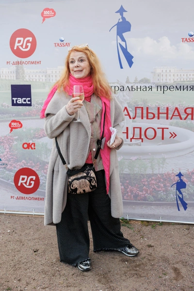 Актриса наслаждалась обществом друзей и коллег
