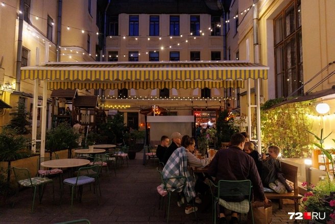 В таком дворике хочется задержаться подольше | Источник: Ирина Шарова / 72.RU