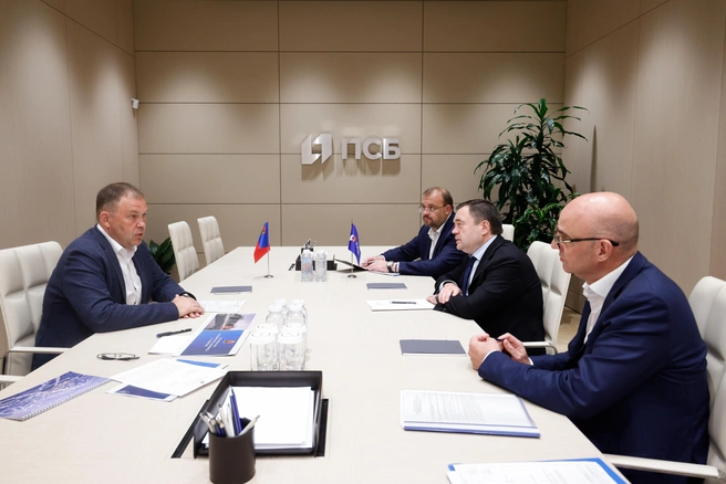 Подписи под документом поставили Петр Фрадков, председатель ПСБ, и Илья Середюк, губернатор Кемеровской области — Кузбасса | Источник: ПАО «БАНК ПСБ»