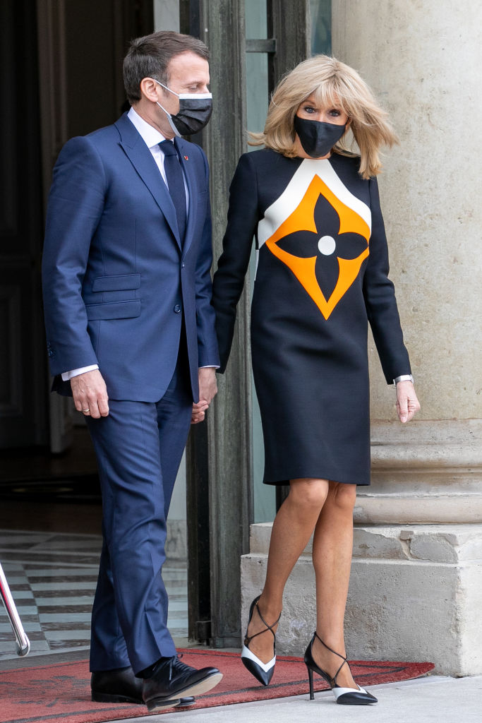 Четырехлистник на удачу: Бриджит Макрон в платье Louis Vuitton
