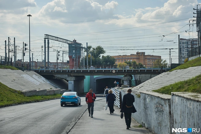 Участок на Туннельном спуске стал местом действия в одном из рассказов писателя Георгия Лосьева  | Источник: Александр Ощепков / NGS.RU 