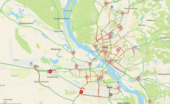 Пробки собрались на правом и левом берегах | Источник: 2ГИС