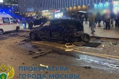 Mercedes протаранил толпу пешеходов в Москве