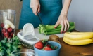 Улучшить потенцию, похудеть и еще 3 веских причины есть сельдерей каждый день