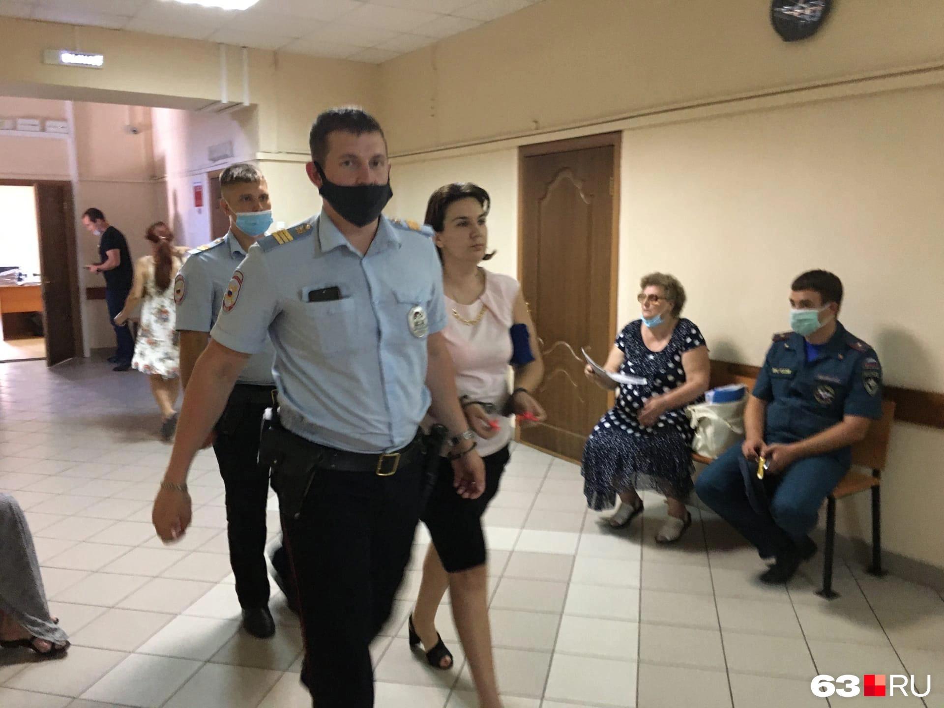 20 человек и гора документов. В Самаре суд оправдал бывших высокопоставленных приставов