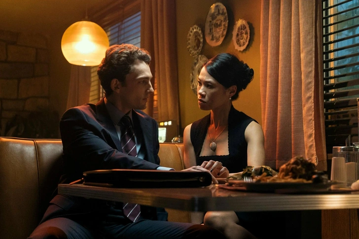 Главные фильмы и сериалы лета 2025: 7 самых ожидаемых премьер, которые нельзя пропустить | Источник: кадр из сериала «Песочный человек»