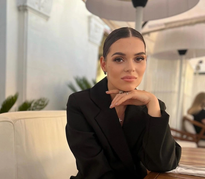 Аделина Сотникова | www.starhit.ru