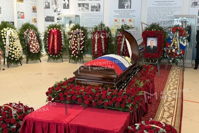 В Москве прощаются с полицейским, погибшим у Савеловского вокзала