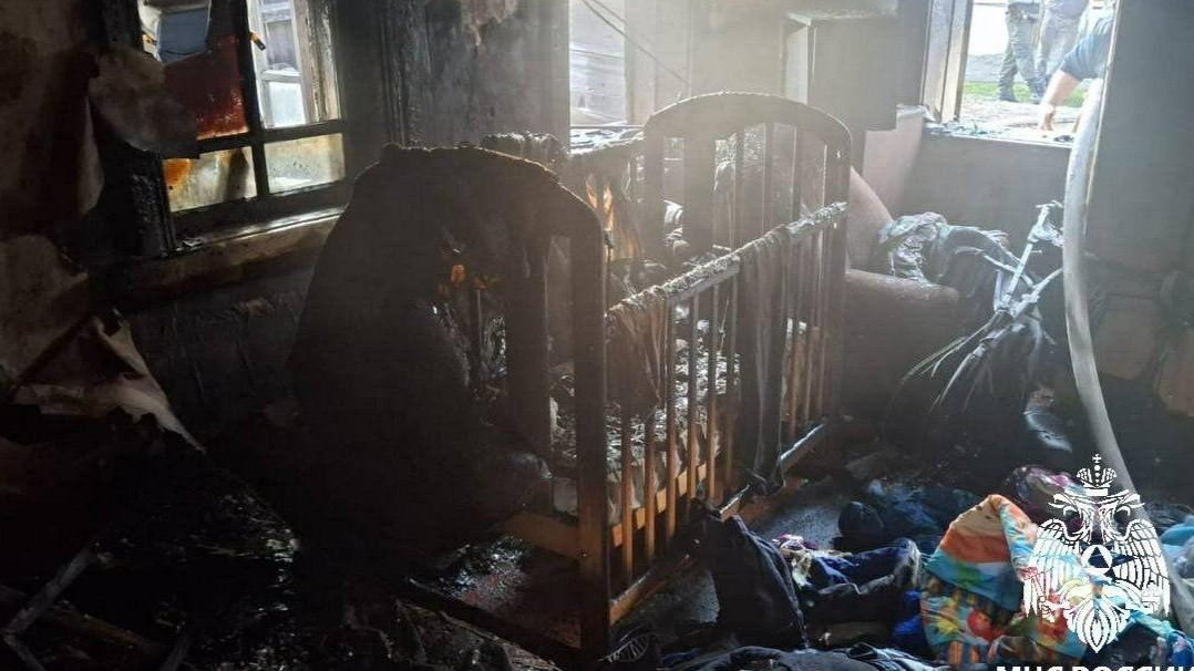 Дым заметили соседи: младенец погиб во время пожара в частном доме — фото с места ЧП 