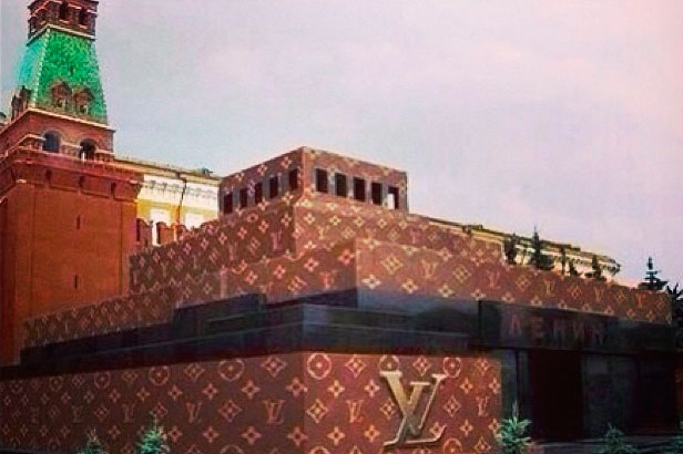 Louis Vuitton, Красная площадь, чемодан, сундук, выставка, павильон, ГУМ, мавзолей Ленина