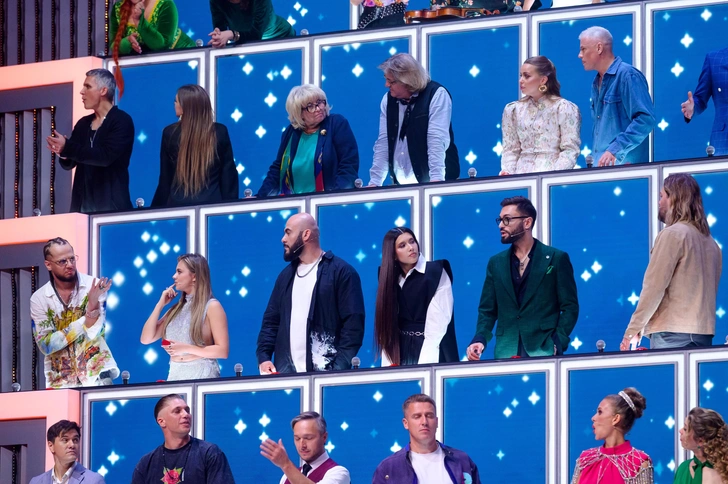 В сотне можно будет увидеть кумиров молодежи — Анет Сай и Катю Адушкину