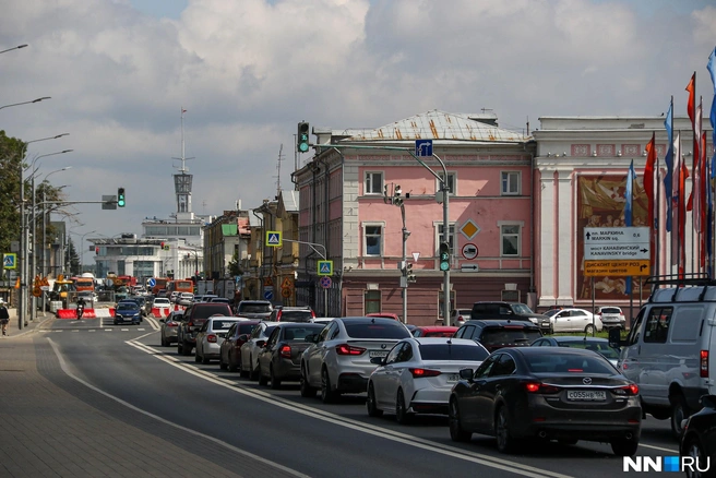 Пробки сковали как центр города, так и Заречную часть | Источник: Наталья Бурухина / NN.RU