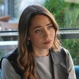 <p>Озге Озаджар</p>