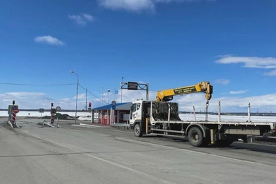 Дорожники готовятся закрыть ледовую переправу через Обь