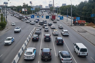 Пробка 5,4 км на Большевистской из-за ДТП и светофора
