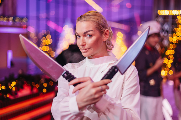Наша Бритни Спирс! Анастасия Волочкова повторила опасный танец певицы с ножами