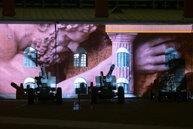 Куда пойти 1–4 ноября: фестиваль света, кино о Востоке и архитектурные редкости Петербурга | Источник: Сергей Николаев / «Фонтанка.ру»