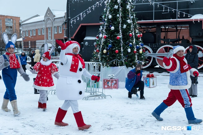Детям показали небольшое представление | Источник: Мария Ленц / NGS24.RU