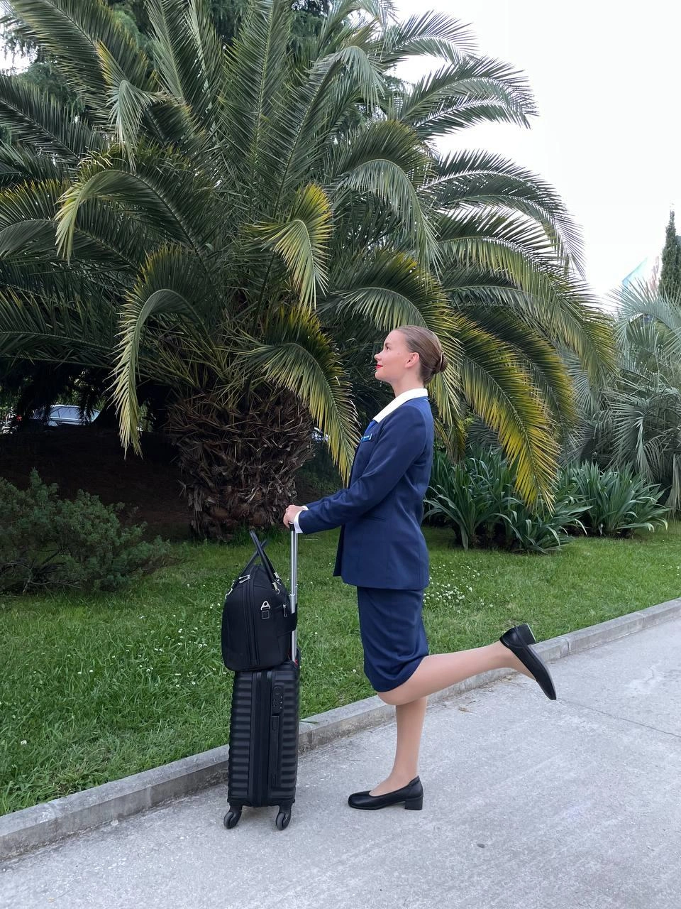 Ради работы стюардессой красотка переехала в Сочи | Источник: topstewardess / Instagram.com (соцсеть запрещена на территории РФ)