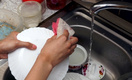 Эксперты рассказали, почему могут быть опасны средства для мытья посуды