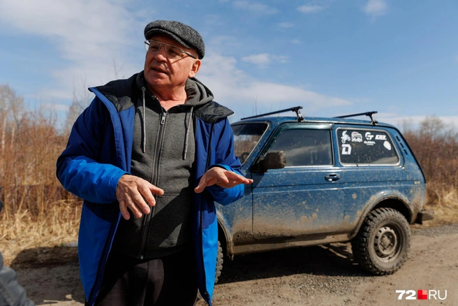 Николай много лет прожил на Лесобазе и хорошо знает историю района | Источник: Ирина Шарова / 72.RU