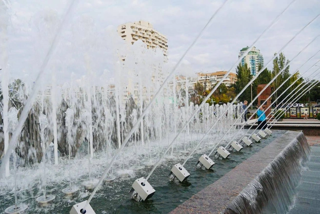В обновленном фонтане циркулирует 560 кубометров воды | Источник: Алексей Ногинский / 63.RU