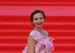 Елена Захарова переживает из-за отношений дочери с парнями: «Не слишком рано? Человеку семь с половиной лет»