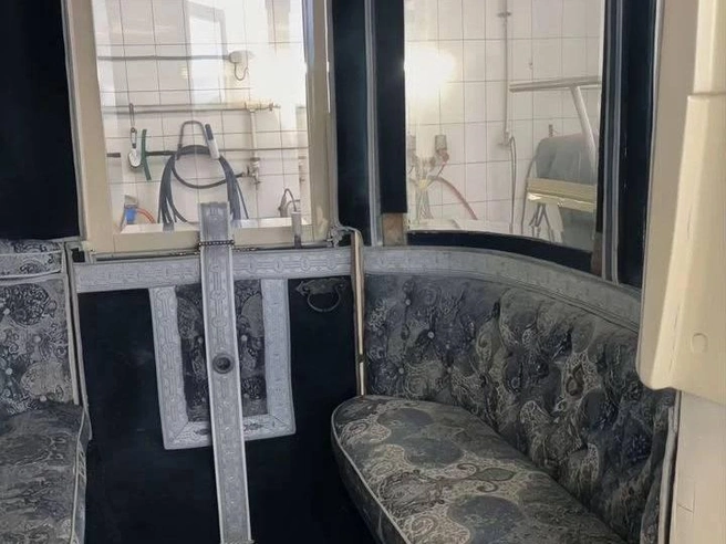 Внутреннее убранство старинного экипажа. | Источник: Avito 