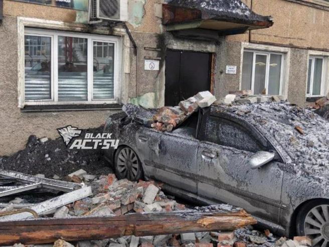 Автомобили получили существенные повреждения. | Источник: «АСТ-54 Black» / Telegram