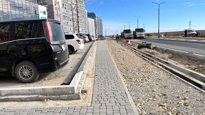 Узкий участок тротуара  | Источник: Карина Оконешникова / 14.RU