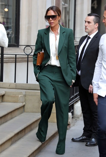 Виктория Бекхэм в Лондоне, 22 мая | marieclaire.ru
