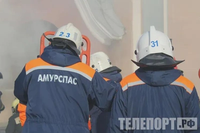 В Благовещенске загорелась баня и строящийся дом