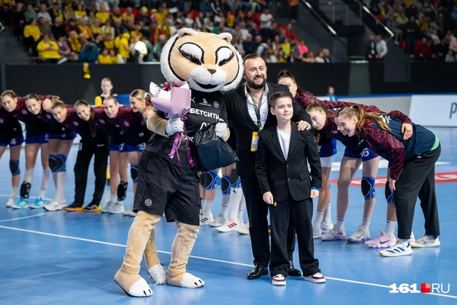 Львица Викки и «13-й сектор» отметили 9-й день рождения | Источник: Евгений Вдовин / 161.RU