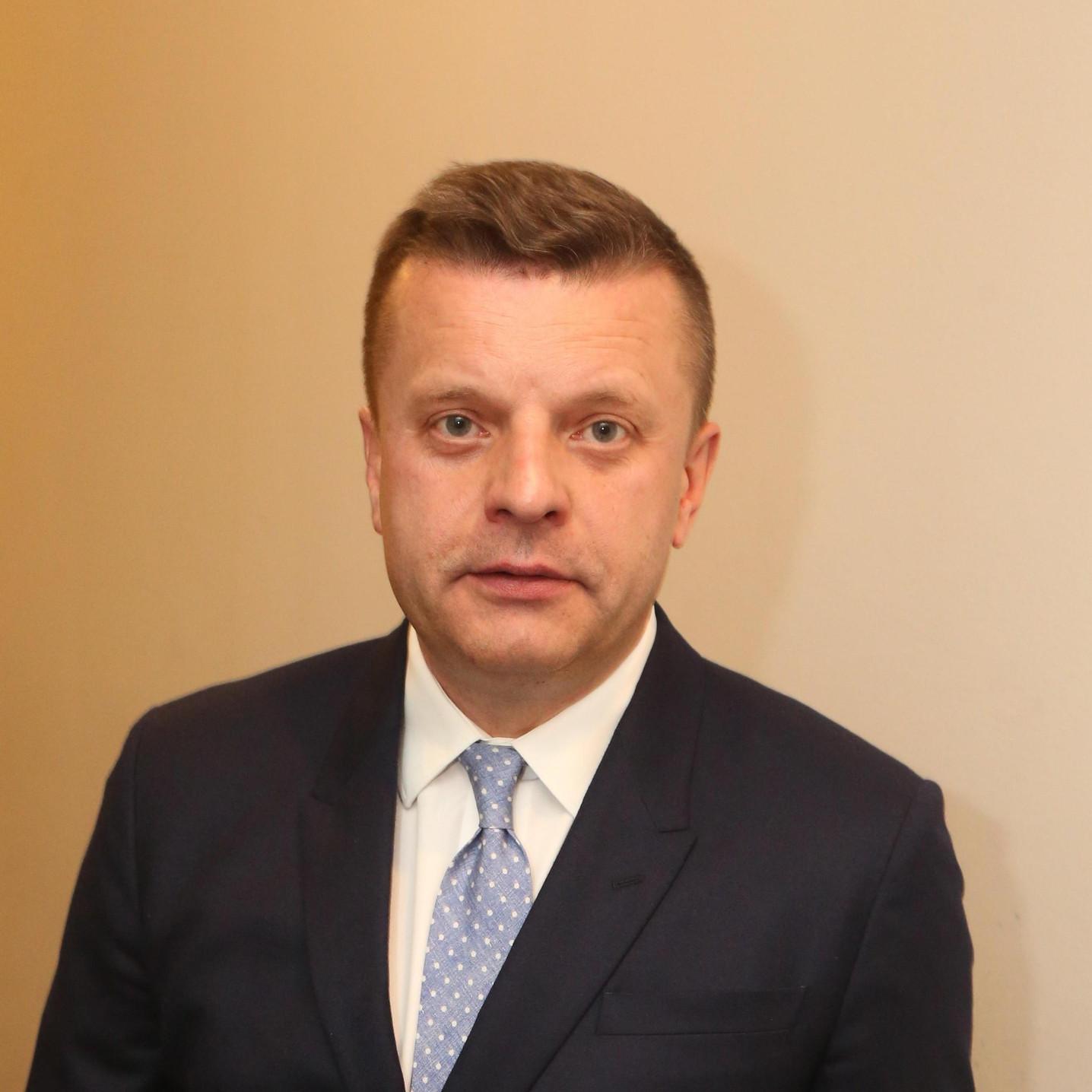 Дибров называл предателем, а Березовский видел президентом. Где сейчас ведущий «Намедни» Леонид Парфенов